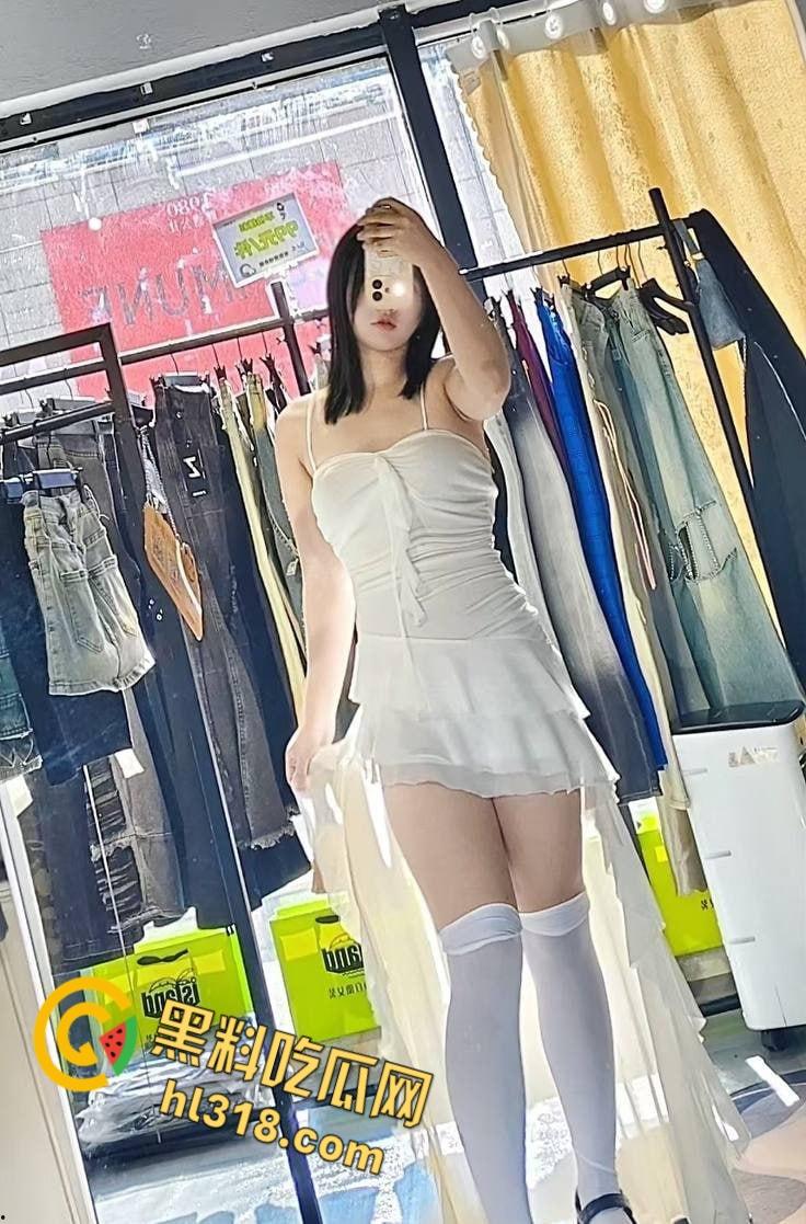 极品骚妻爱淫趴，勾搭巨屌男单玩3P，穿着高跟鞋在床上被各种玩弄，戴绿帽老公看着我被其他男人操  第2张