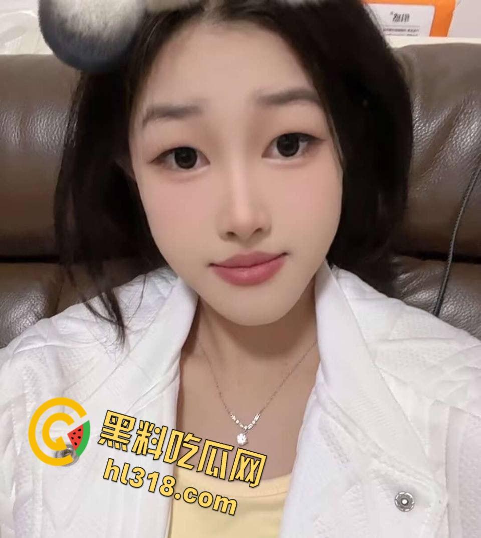 极品骚妻爱淫趴，勾搭巨屌男单玩3P，穿着高跟鞋在床上被各种玩弄，戴绿帽老公看着我被其他男人操  第3张