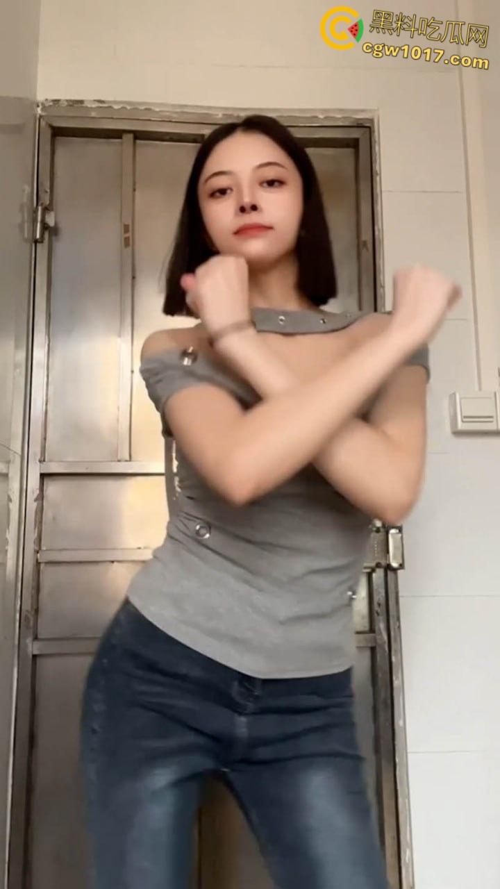 极品福利姬【小西西】最新裸舞流出，性感御姐全裸扭臀抖奶，修长美腿大开跪姿扭腰，让人彻底沦陷瞬间点燃欲火！  第2张