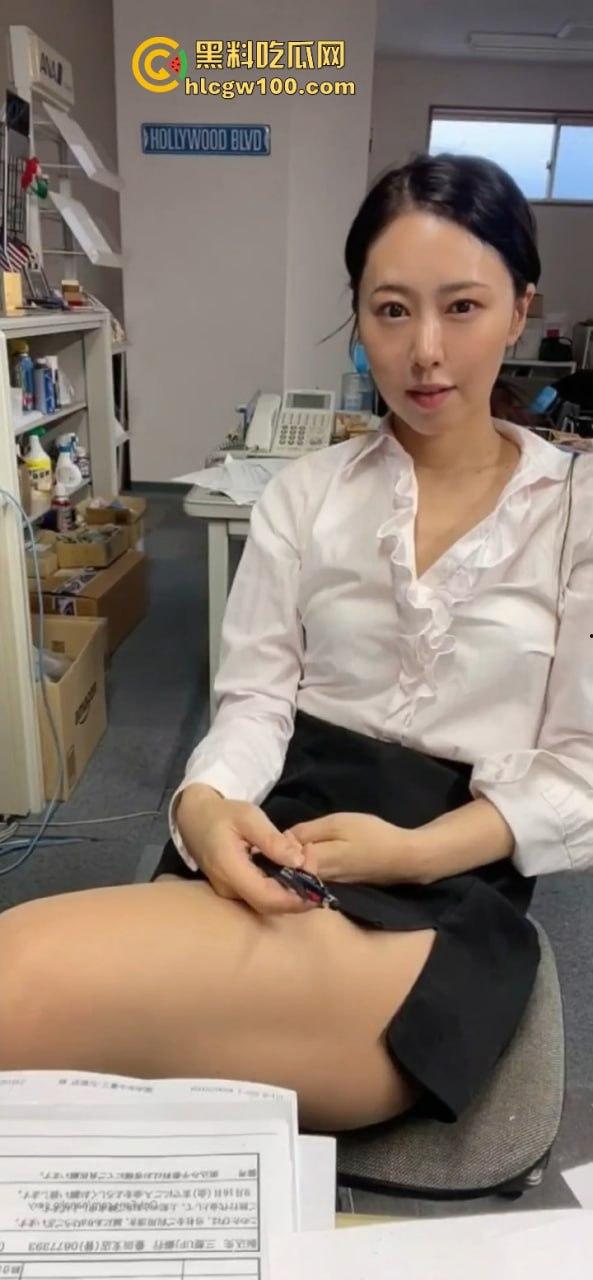 OnlyFans韵味美妇熟女【nanako_sexy】VIP订阅视频流出，情趣自慰掰穴淫荡的成熟韵味，极具吸引人。  第5张
