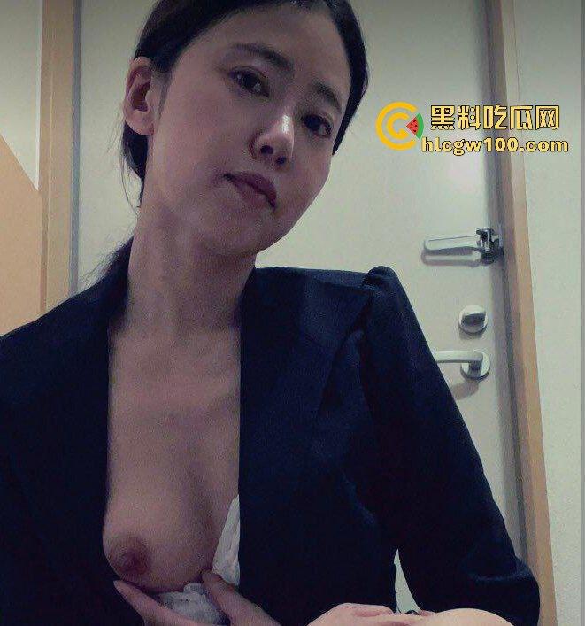 OnlyFans韵味美妇熟女【nanako_sexy】VIP订阅视频流出，情趣自慰掰穴淫荡的成熟韵味，极具吸引人。  第7张