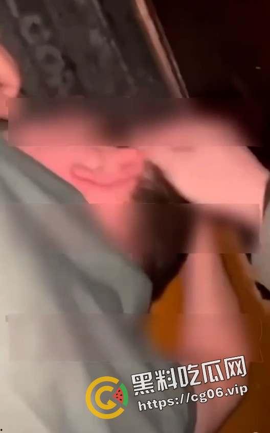 俄罗斯男子猥亵邻居女孩被监控拍下 第二天就被正义人士抓住打死  第3张