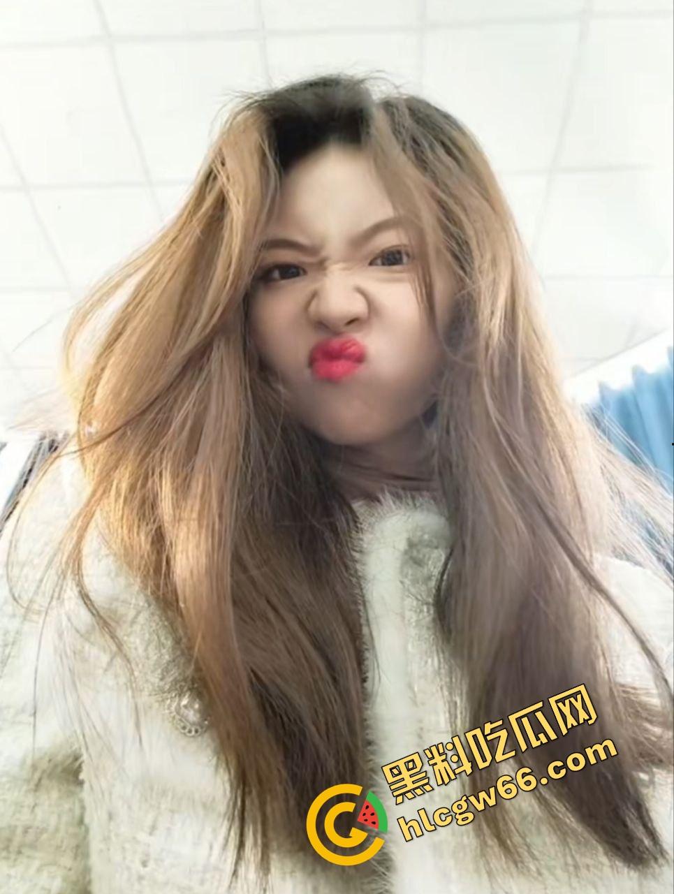 新疆师大舞蹈生『张菀馨』22岁小婊子天天发骚自慰求操 聊天记录爆料逼丑还想玩三通 ！  第7张