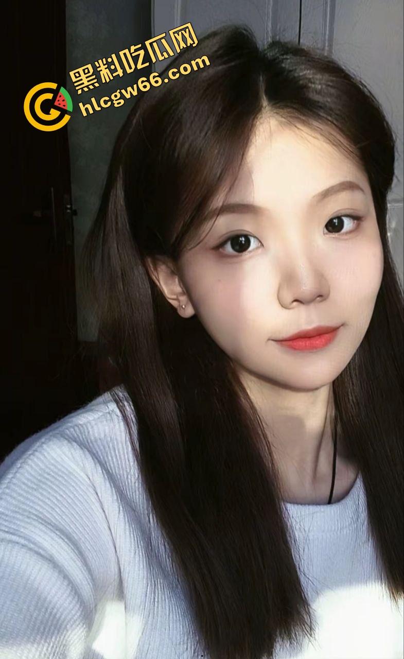 新疆师大舞蹈生『张菀馨』22岁小婊子天天发骚自慰求操 聊天记录爆料逼丑还想玩三通 ！  第8张