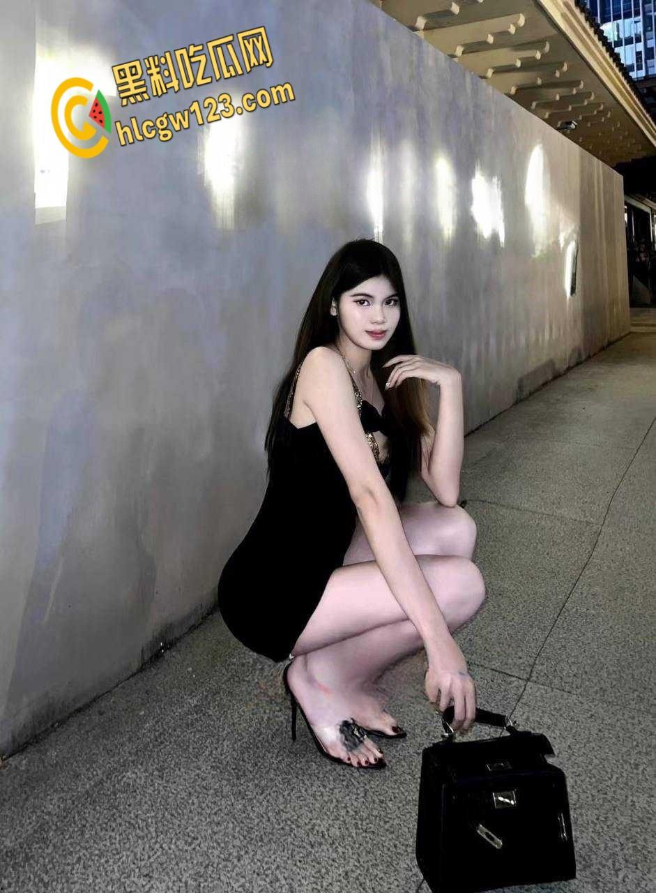 广西贵港04年【吴金倩】，反差骚货翘着屁股等着炮友后入，无套约炮成瘾 ！  第4张