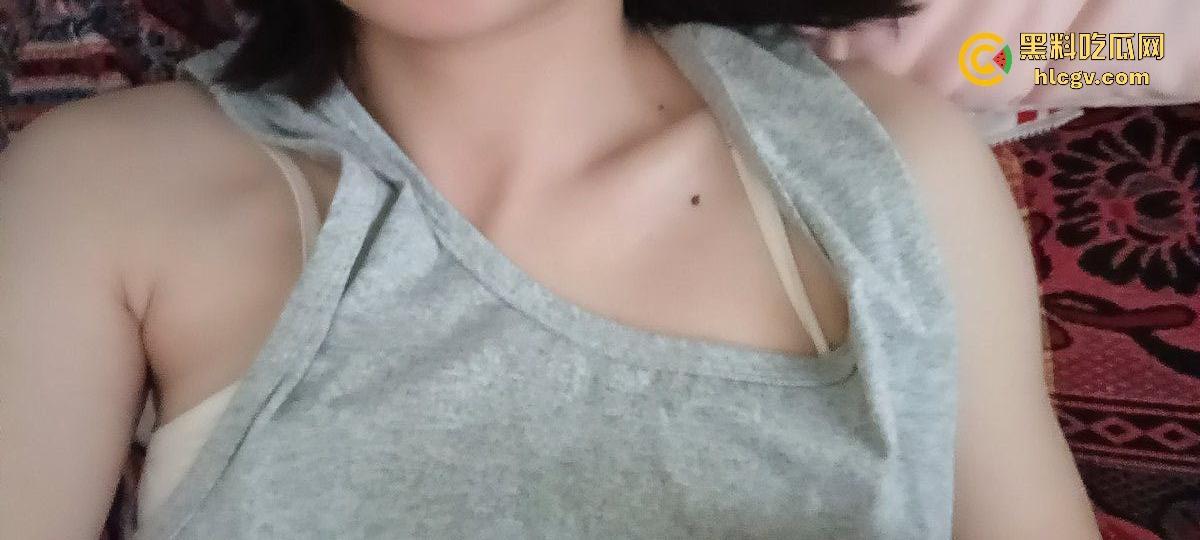 瓜友投稿大学妹子【林烟】私拍流出！宿舍自拍自慰天天给他看，骚逼十足直接曝光！  第3张