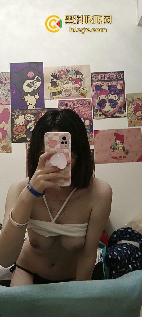 瓜友投稿大学妹子【林烟】私拍流出！宿舍自拍自慰天天给他看，骚逼十足直接曝光！  第6张