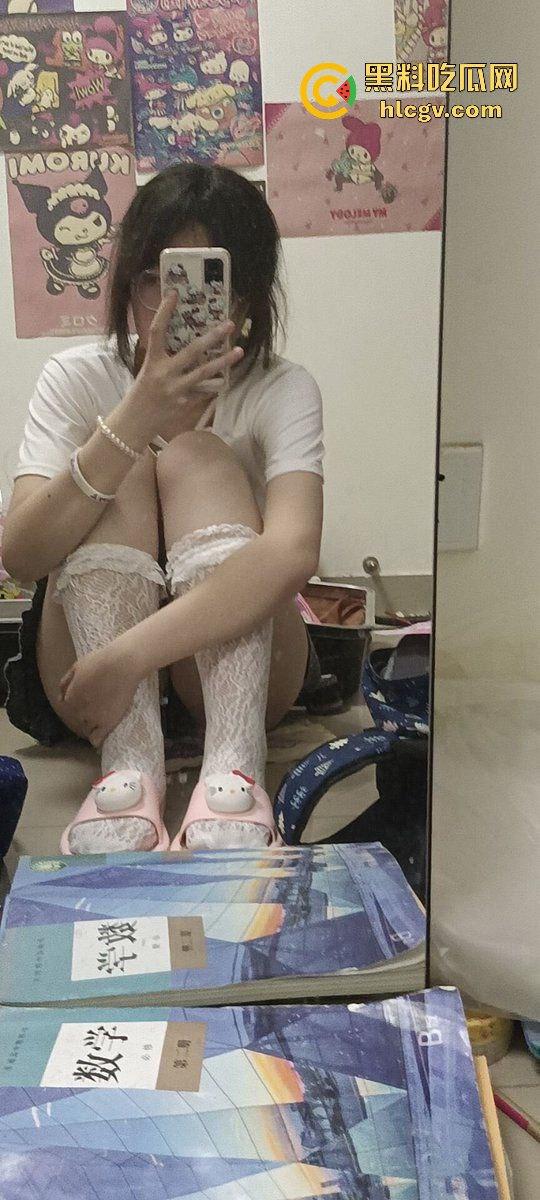 瓜友投稿大学妹子【林烟】私拍流出！宿舍自拍自慰天天给他看，骚逼十足直接曝光！  第8张