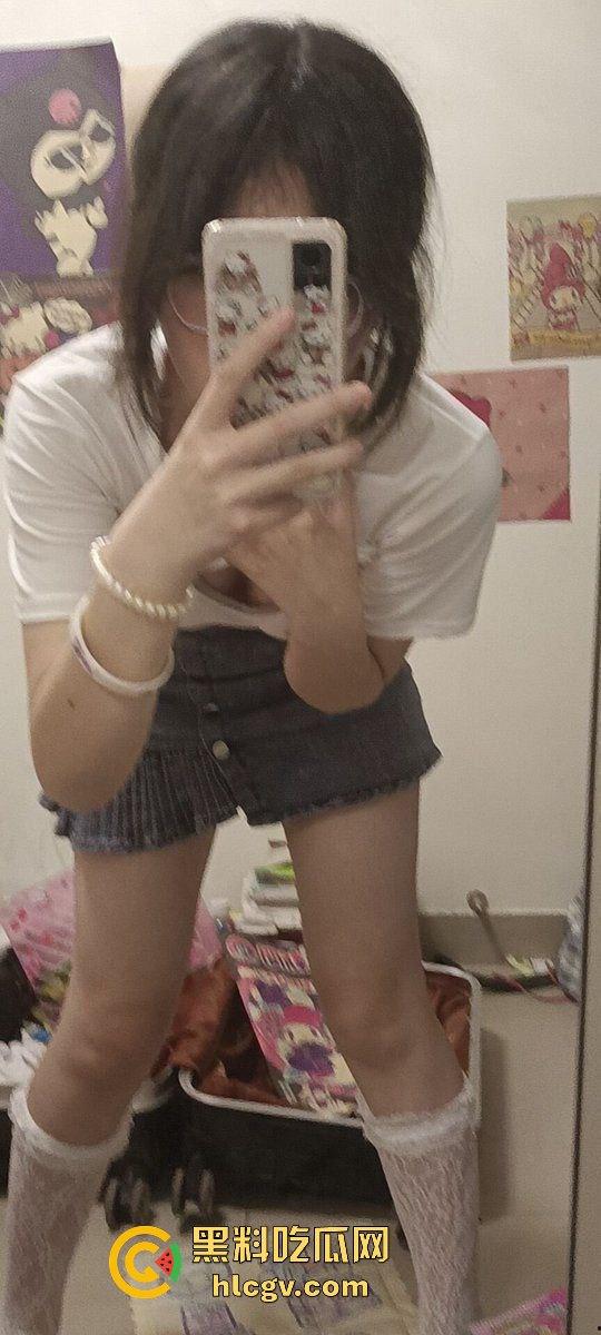 瓜友投稿大学妹子【林烟】私拍流出！宿舍自拍自慰天天给他看，骚逼十足直接曝光！  第10张