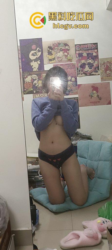 瓜友投稿大学妹子【林烟】私拍流出！宿舍自拍自慰天天给他看，骚逼十足直接曝光！  第12张