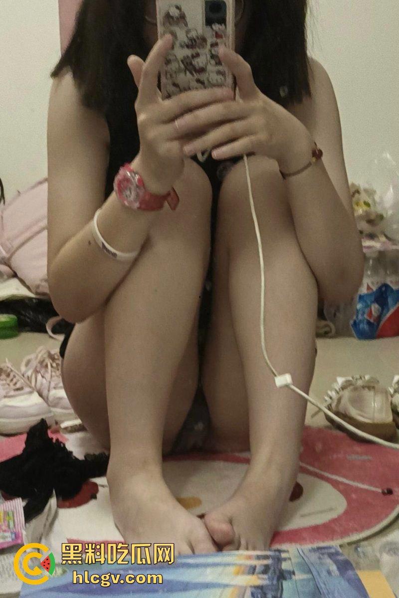 瓜友投稿大学妹子【林烟】私拍流出！宿舍自拍自慰天天给他看，骚逼十足直接曝光！  第17张