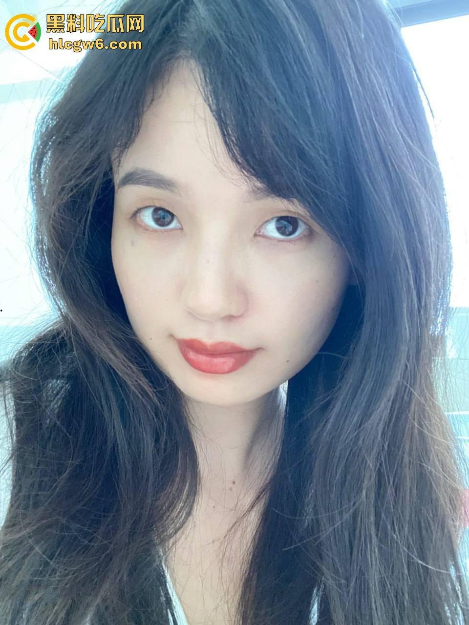 武汉眼镜妹【徐思涵】私密视频泄出！清纯外表下藏着一颗骚到骨子的肉欲灵魂！  第1张