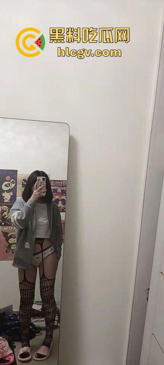 瓜友投稿大学妹子【林烟】私拍流出！宿舍自拍自慰天天给他看，骚逼十足直接曝光！  第23张