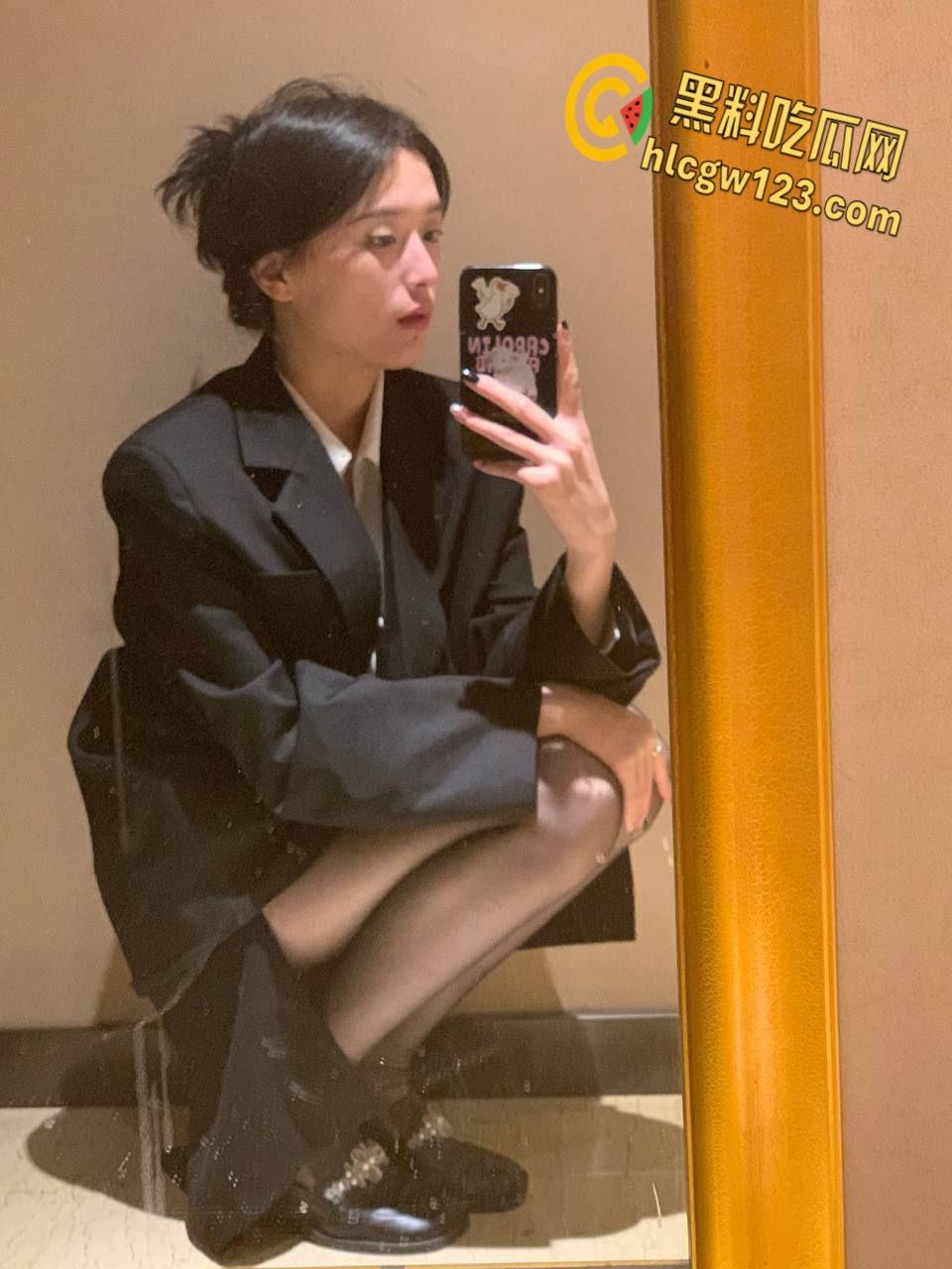 湘潭舞蹈生反差婊【沈溪】，清纯少女变土豪专属骚母狗，深喉内射最后还会唆干净筷子 !  第4张