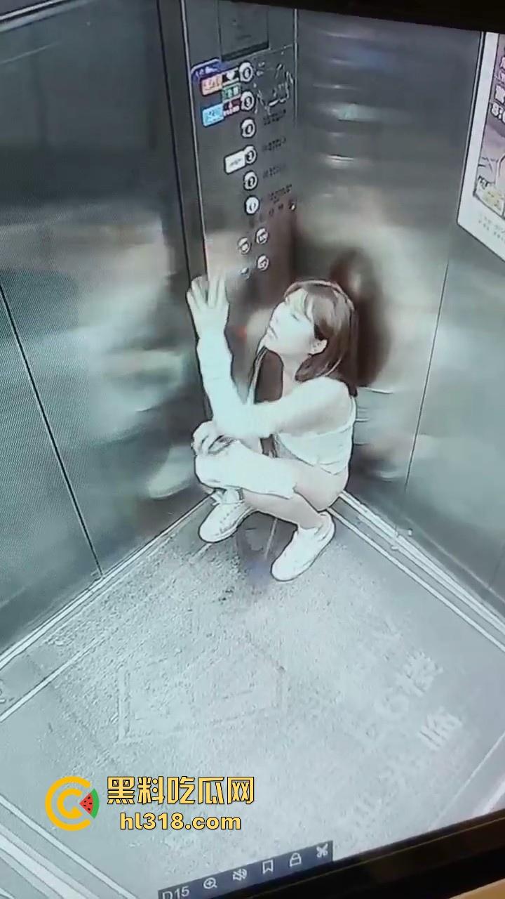 憋不住了！温州极品美女电梯放尿，看出来很急，脱下裤子就尿，还用手玩尿，监控拍的清清楚楚！  第4张
