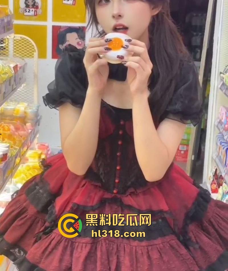 广州JK嫩妹【李诗诗】趁父母出门带游戏中CP回家做爱，无套爆操白虎馒头穴，堪称极品！  第10张