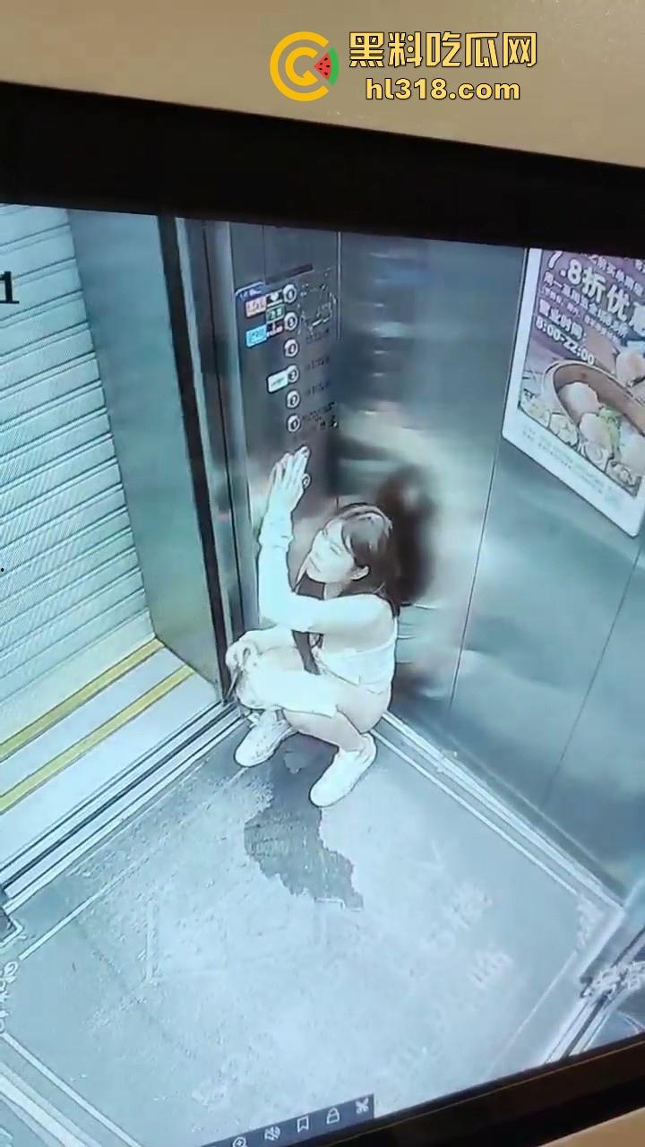 憋不住了！温州极品美女电梯放尿，看出来很急，脱下裤子就尿，还用手玩尿，监控拍的清清楚楚！  第7张