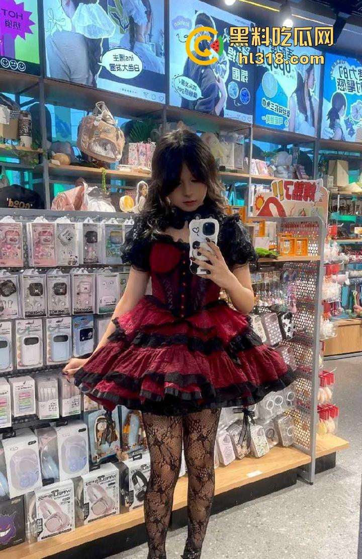 广州JK嫩妹【李诗诗】趁父母出门带游戏中CP回家做爱，无套爆操白虎馒头穴，堪称极品！  第13张