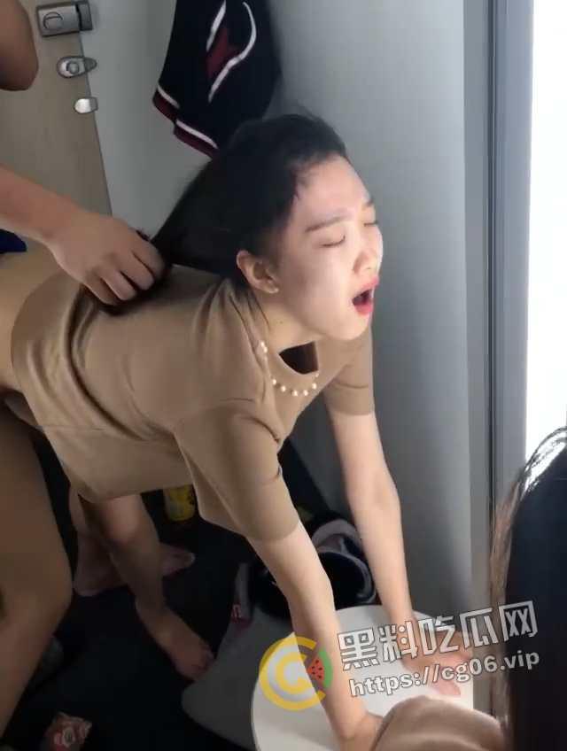 顶级颜射!杭州健身房女教练大战会员 健身房内后入 这阿黑颜颜射完美诠释了什么叫臭母狗肉便器阿  第4张