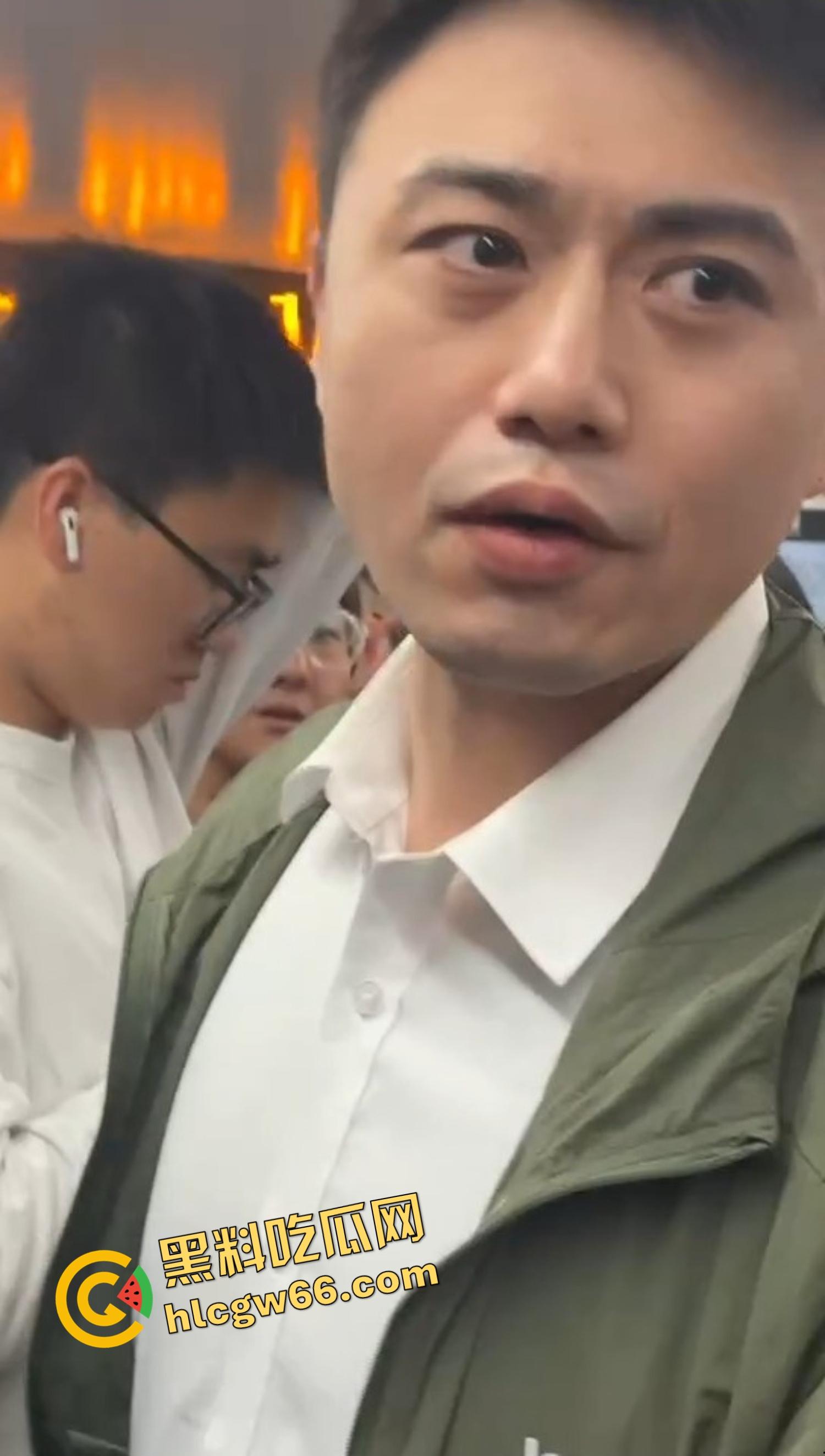 北京地铁飞机哥裤链一拉当场开演，结果精液飙偏射人屁股，妹子一边哭一边喊变态！  第6张