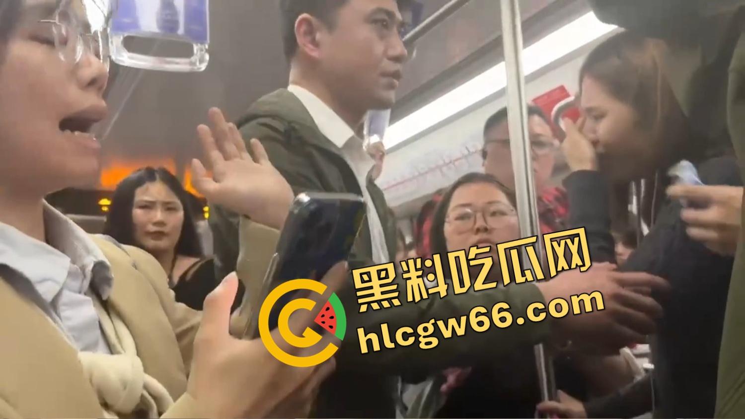 北京地铁飞机哥裤链一拉当场开演，结果精液飙偏射人屁股，妹子一边哭一边喊变态！  第10张