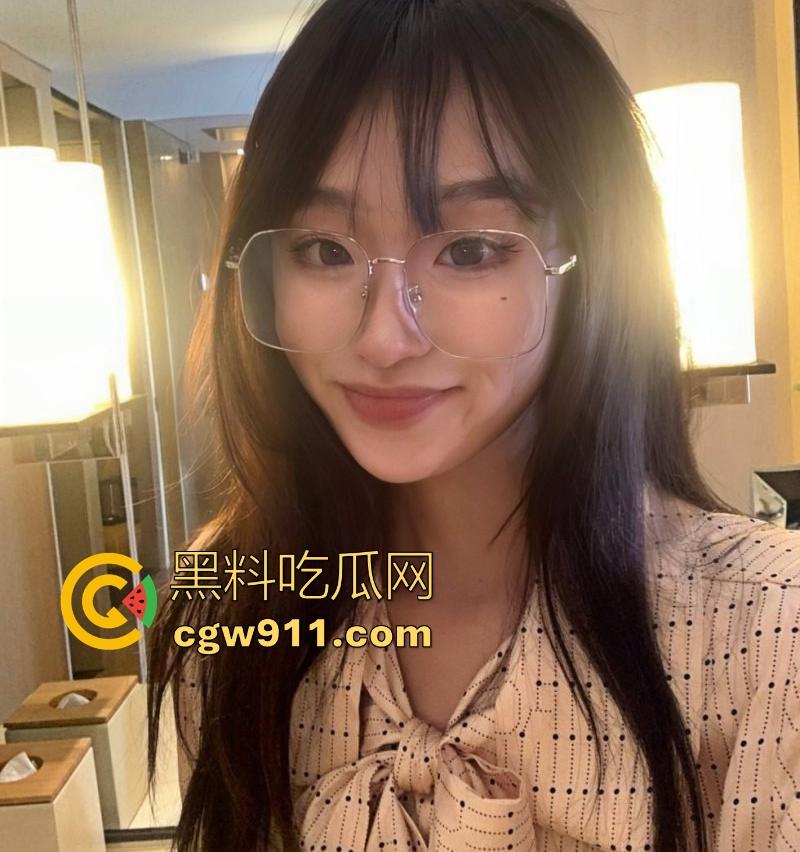 河北邢台人民教师【李安艺】课堂上的严师，私下的反差母狗，男友无套后入蜜桃翘臀，还是老师骚！  第1张