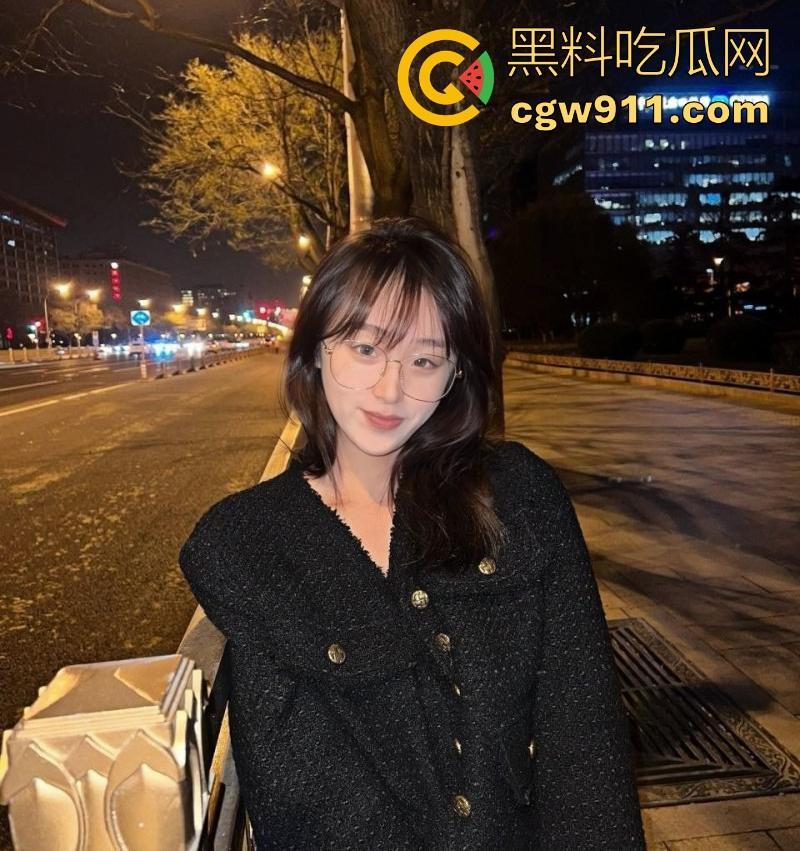 河北邢台人民教师【李安艺】课堂上的严师，私下的反差母狗，男友无套后入蜜桃翘臀，还是老师骚！  第2张