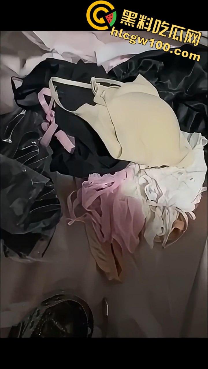 湖北19岁反差精神小妹【邵丽燏】被土豪大肆网调视频曝光，给主人拍内裤拍逼完成任务！  第14张