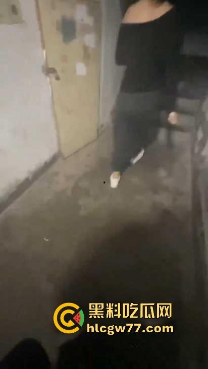 踏马是个人才啊，拿鱼换炮！两个钓鱼佬拿钓的鱼去找街边快餐店换炮，还真被他换到了！  第5张