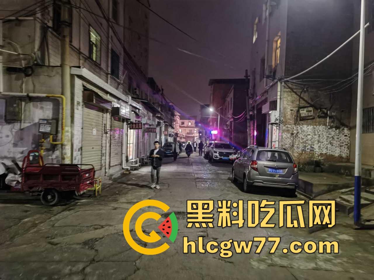 踏马是个人才啊，拿鱼换炮！两个钓鱼佬拿钓的鱼去找街边快餐店换炮，还真被他换到了！  第7张