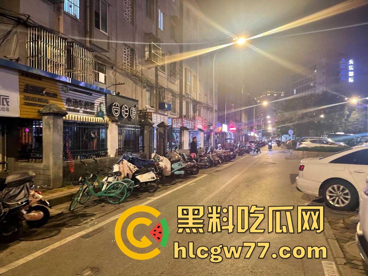 踏马是个人才啊，拿鱼换炮！两个钓鱼佬拿钓的鱼去找街边快餐店换炮，还真被他换到了！  第8张