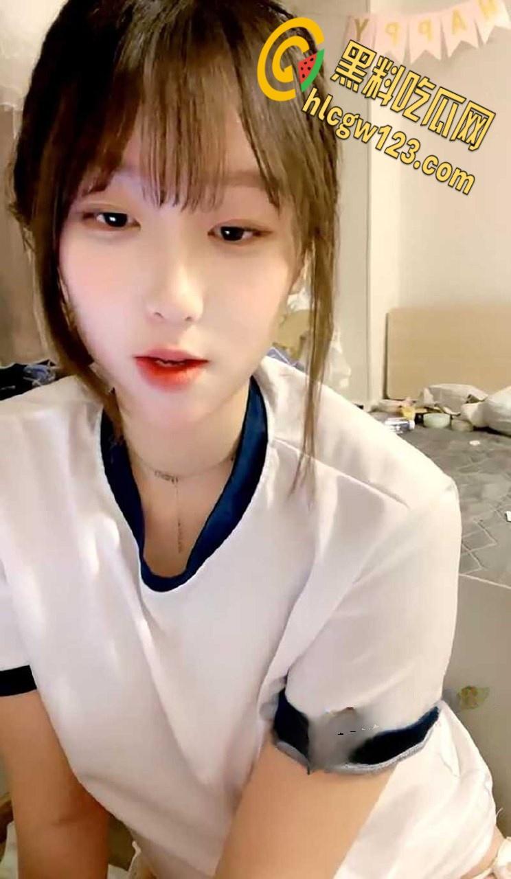 童颜巨乳猫系女友【喵萝莉】，高颜值学生装脸穴同框展示娇嫩身材 ，先撸为敬了！  第2张