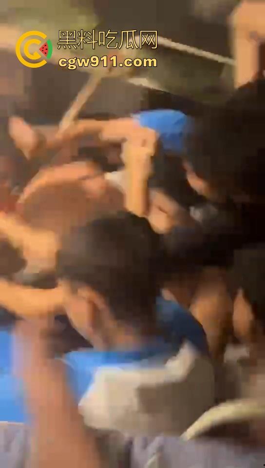某职业学校宿舍爆发大型战斗,现场极其混乱,都是精神小伙拳拳到肉,感觉不到疼痛,堪称少林十八铜人! 第2张 某职业学校宿舍爆发大型战斗,现场极其混乱,都是精神小伙拳拳到肉,感觉不到疼痛,堪称少林十八铜人! 第2张
