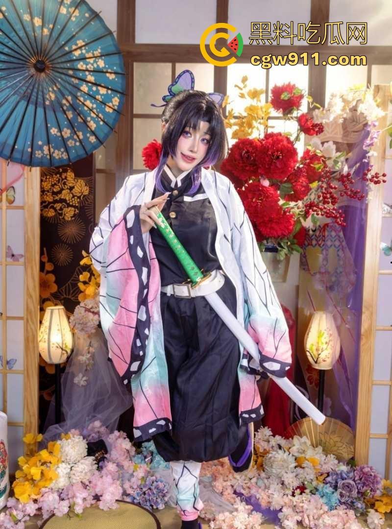 海外极品福利姬【Byoru】cos鬼灭之刃蝴蝶忍，童颜巨乳妖娆妩媚身姿，巨乳在布料下呼之欲出！  第2张