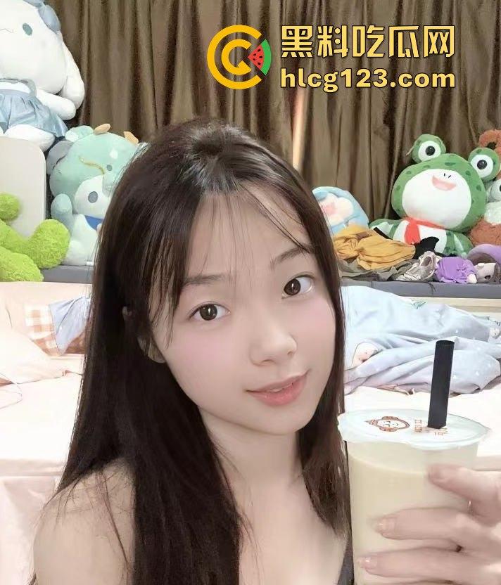 河南开封职业学院女大学生秦雯路裸聊视频流出！尺度爆表，小穴美乳惹火画面曝光！  第2张