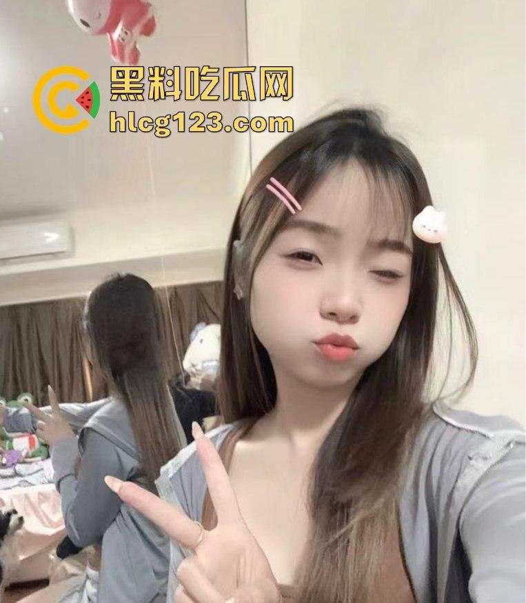 河南开封职业学院女大学生秦雯路裸聊视频流出！尺度爆表，小穴美乳惹火画面曝光！  第4张