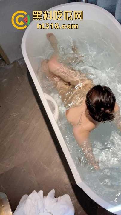 海角乱伦！妖娆身姿的姐姐极具诱人 遭弟弟强上，淫水把丝袜整个都打湿了，超刺激！  第5张