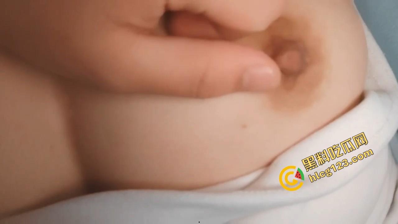 河南开封职业学院女大学生秦雯路裸聊视频流出！尺度爆表，小穴美乳惹火画面曝光！  第6张