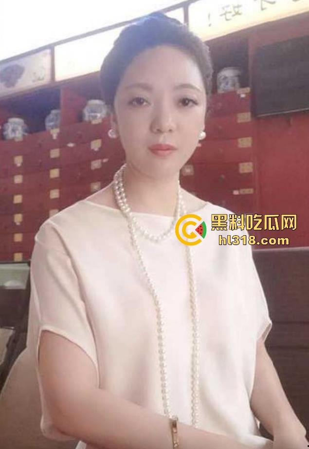 海角大神，乱伦极品身材丈母娘，穿上情趣内衣戴上母狗项圈，疯狂抽插调教，淫荡无比！  第2张