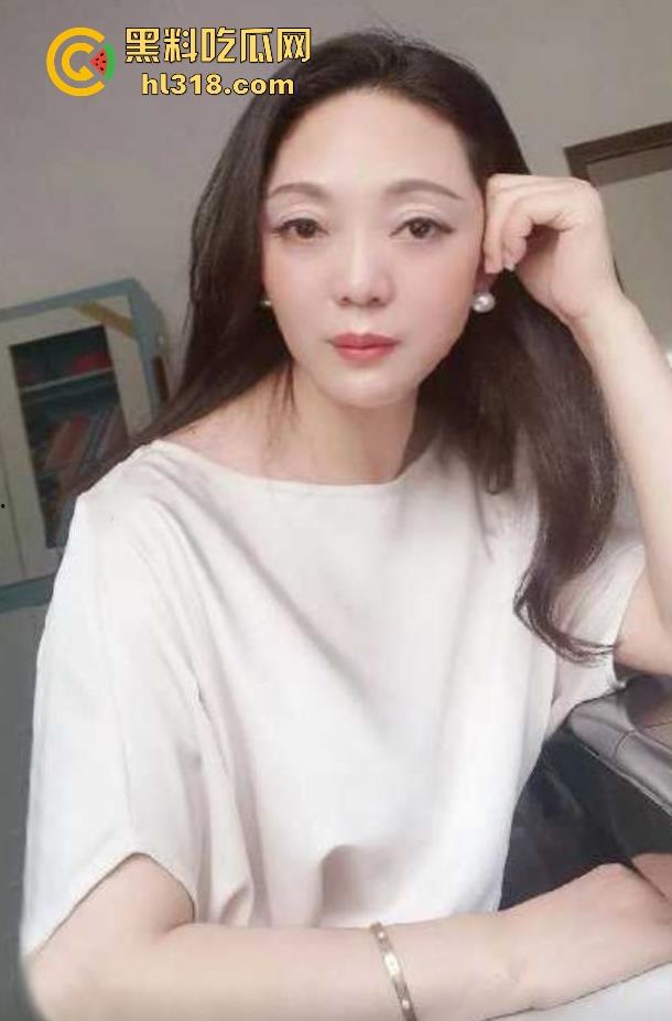 海角大神，乱伦极品身材丈母娘，穿上情趣内衣戴上母狗项圈，疯狂抽插调教，淫荡无比！  第3张