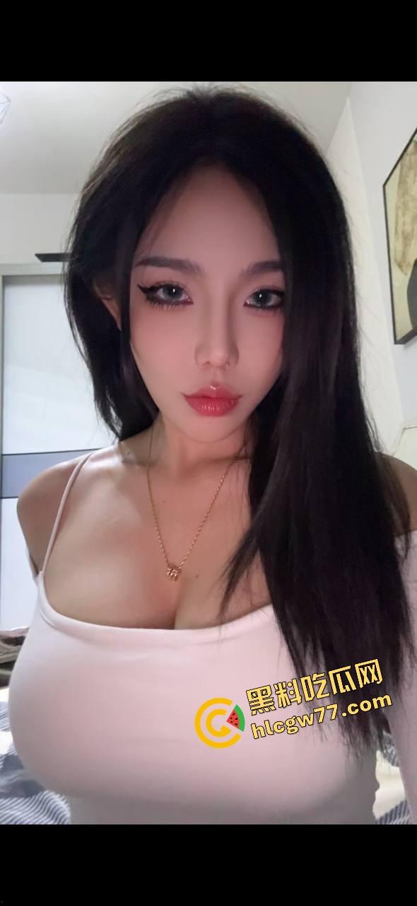 厦门街头任务式调教，鸡巴随时随地上线，穿裙子就是方便完成主人的命令！  第2张