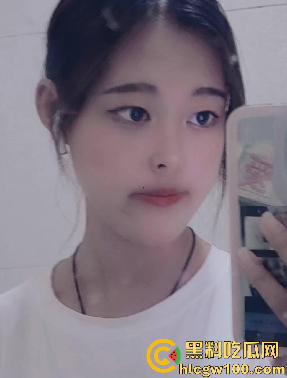 重庆医学院【李青玉】长相清纯却骚到不行的贫乳反差学妹，被学长哄骗发骚自拍  第7张