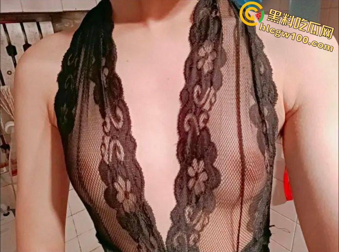 重庆医学院【李青玉】长相清纯却骚到不行的贫乳反差学妹，被学长哄骗发骚自拍  第14张