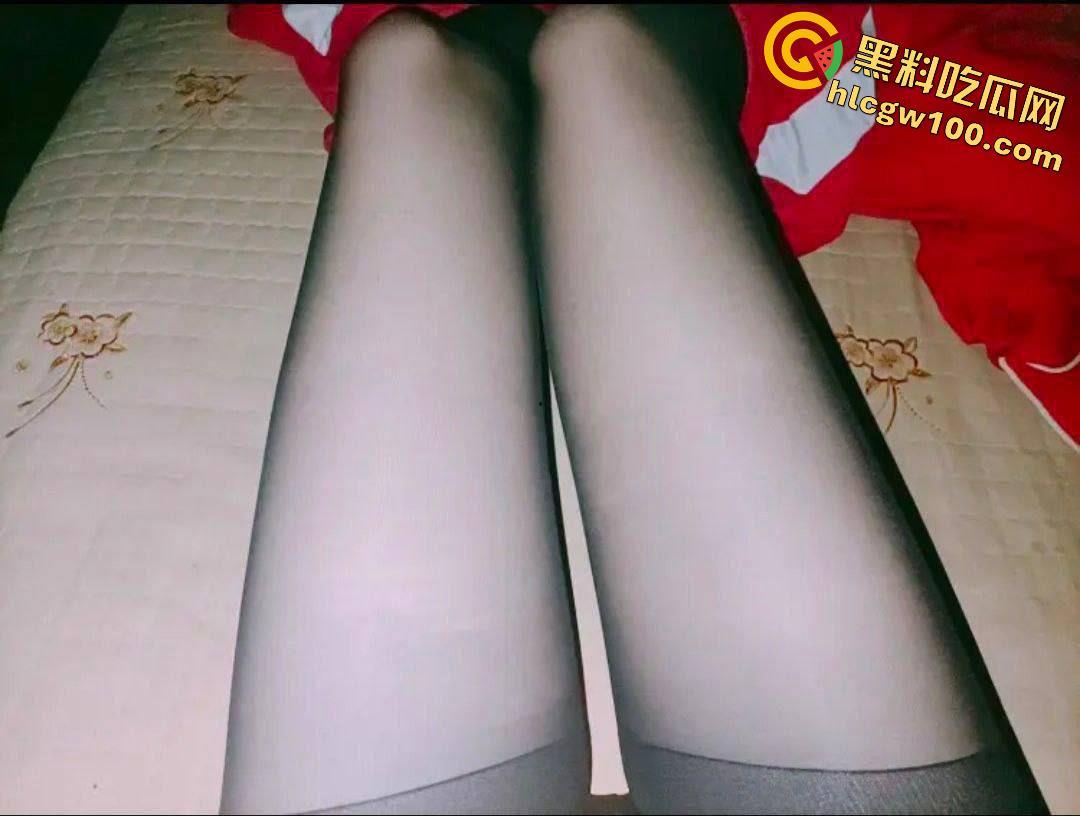 重庆医学院【李青玉】长相清纯却骚到不行的贫乳反差学妹，被学长哄骗发骚自拍  第17张