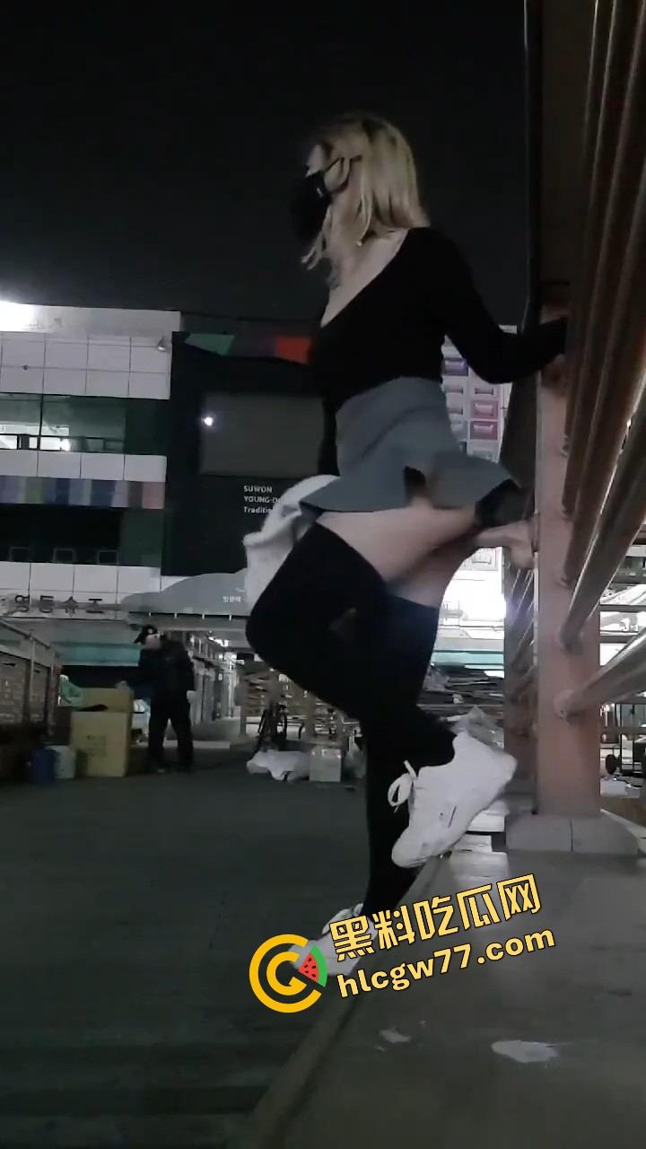 厦门街头任务式调教，鸡巴随时随地上线，穿裙子就是方便完成主人的命令！  第10张