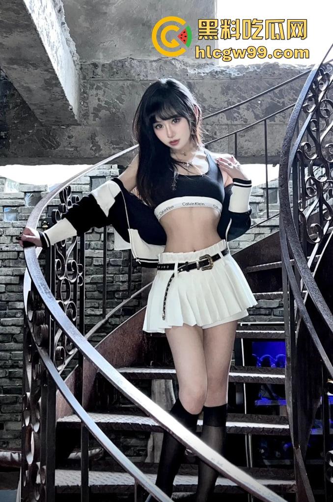 抖音【MomentofBlue】被锤高级外围，身价曝光2000一刺5K包夜，粉丝群发裸照撩骚这货玩得够花！  第5张