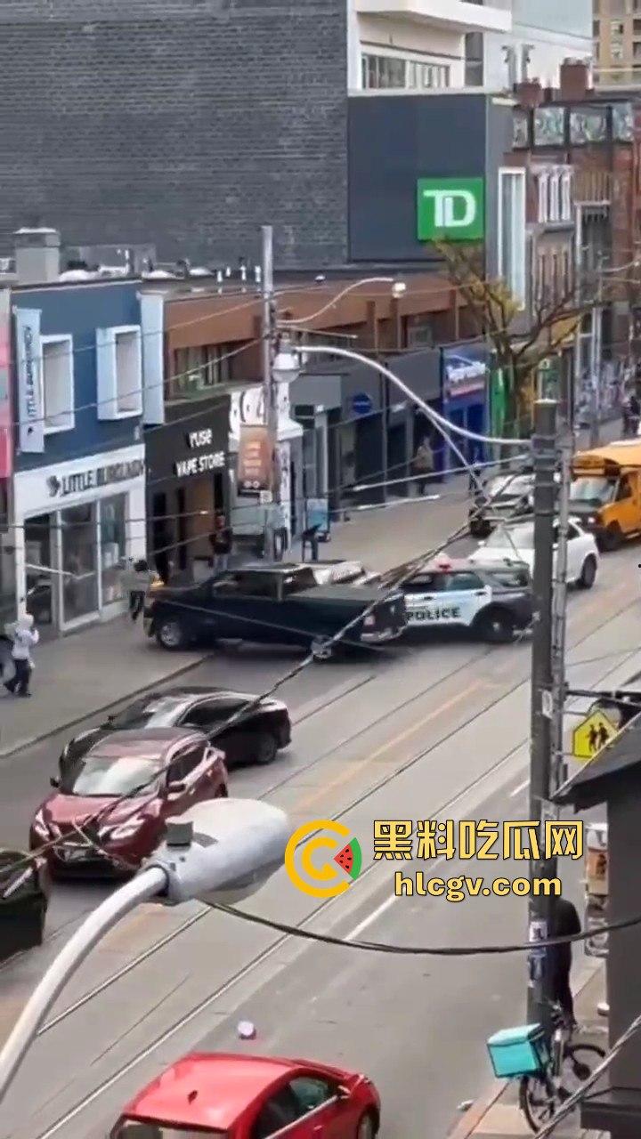 多伦多11月2日上演现实版警匪追逐！downtown街头劫车事件，比大片还带劲！  第14张