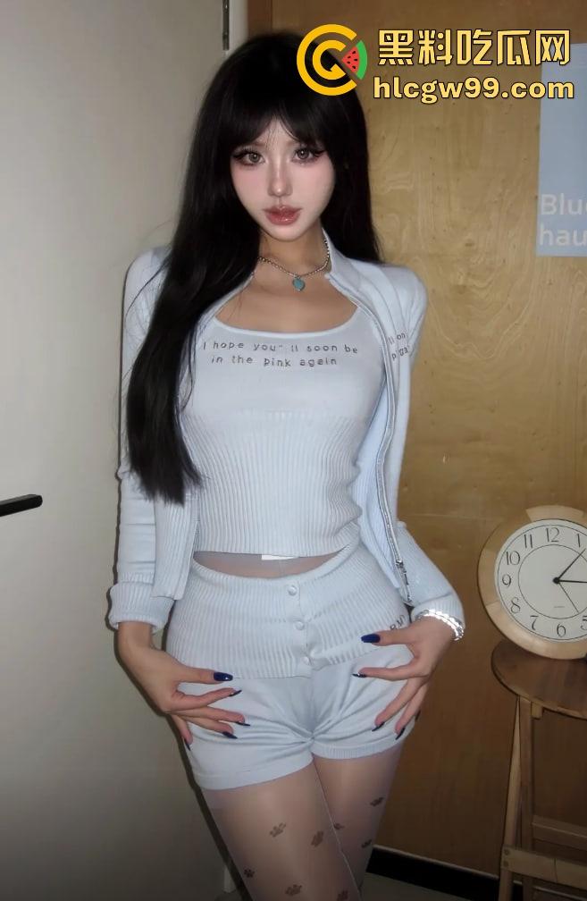 抖音【MomentofBlue】被锤高级外围，身价曝光2000一刺5K包夜，粉丝群发裸照撩骚这货玩得够花！  第24张