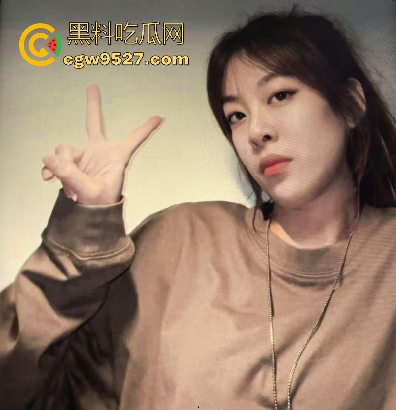 浙江体育大学极品嫩妹【赵卉香】不雅视频流出，清纯少女私下却欲望极强，自慰时手指猛扣嫩穴，淫水四溅！  第3张