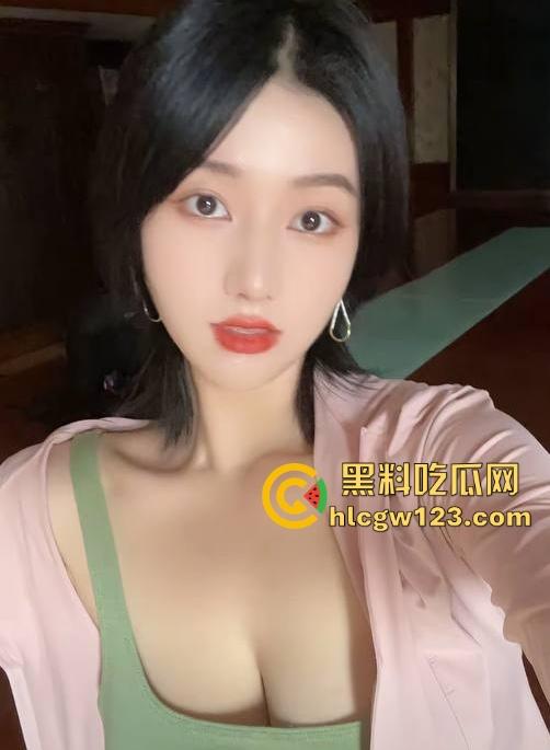 抖音极品御姐【失眠蝴蝶】性爱视频流出 高冷大胸御姐被金主打桩猛操 尽显放荡本性！  第2张